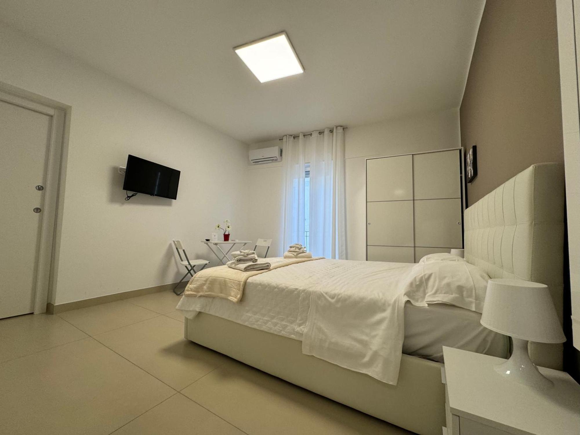 Four Rooms Naxos Giardini Naxos Bagian luar foto
