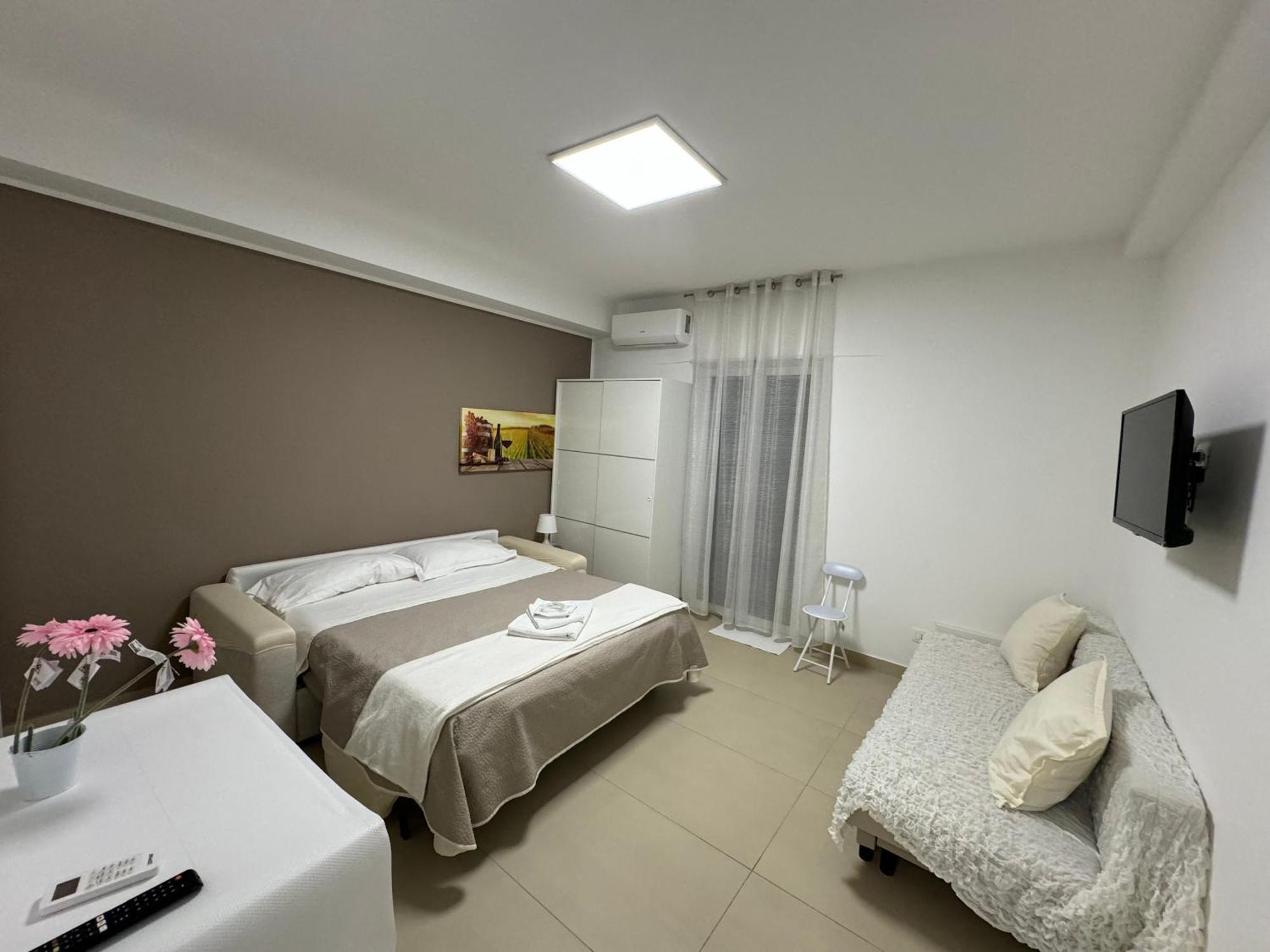 Four Rooms Naxos Giardini Naxos Bagian luar foto
