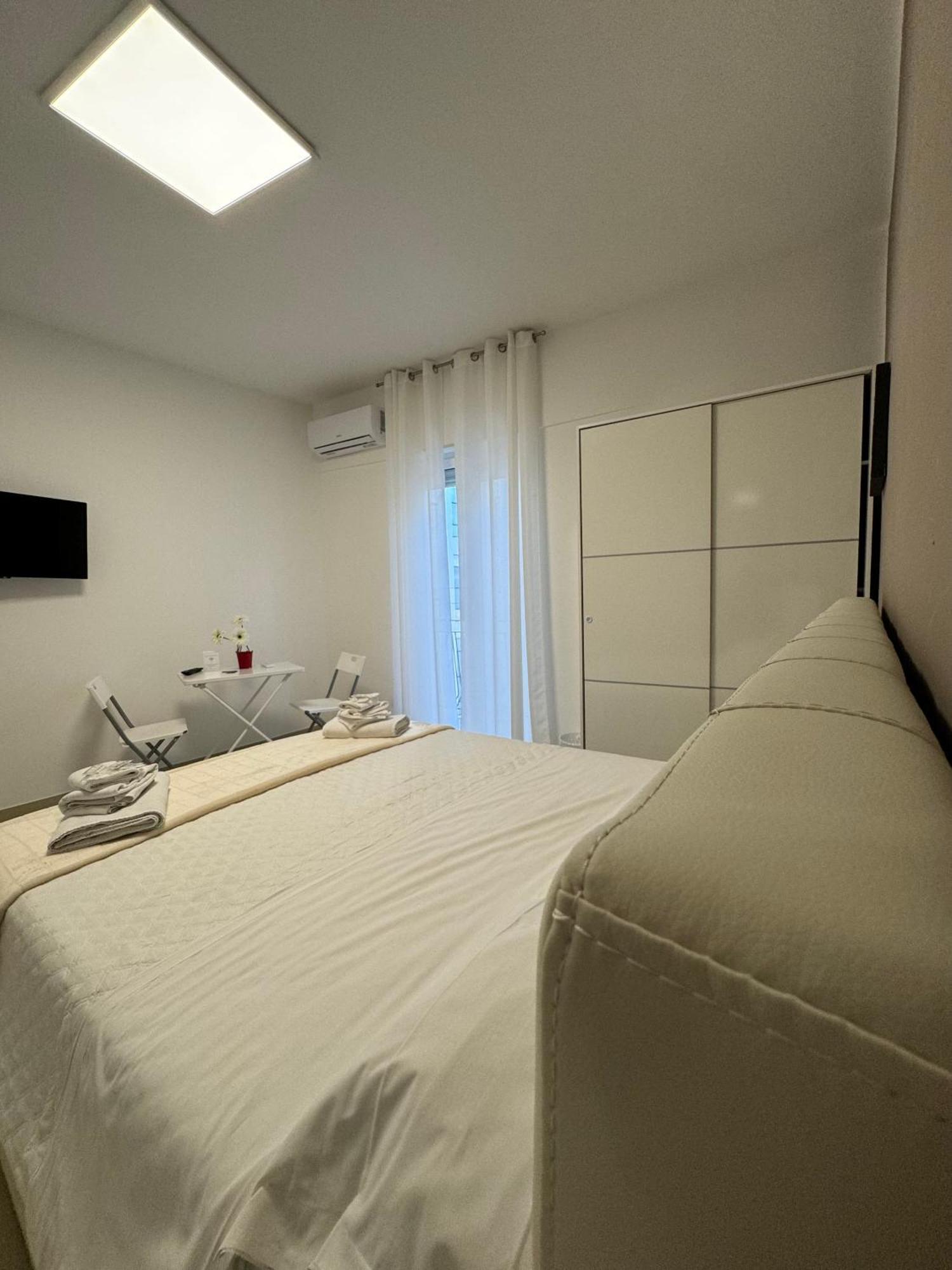 Four Rooms Naxos Giardini Naxos Bagian luar foto